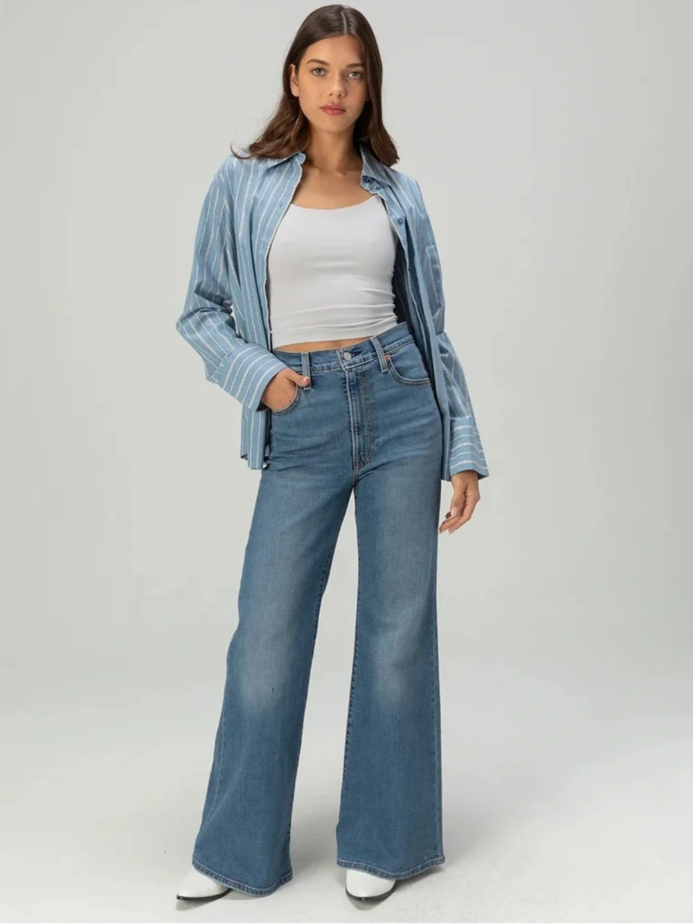 LEVI'S Ribcage Bell Womens Jeans| 28x32 - Picture 1 of 4